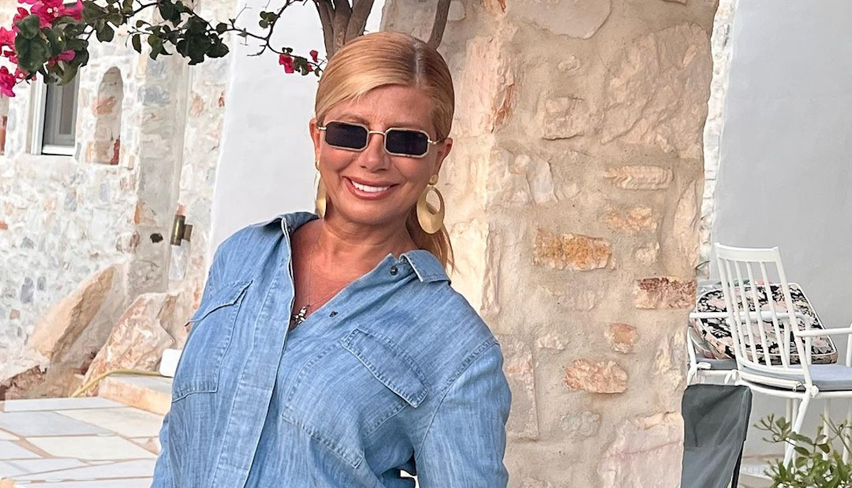 Ζήνα Κουτσελίνη: Ποζάρει χωρίς μακιγιάζ μπροστά στο ηλιοβασίλεμα!