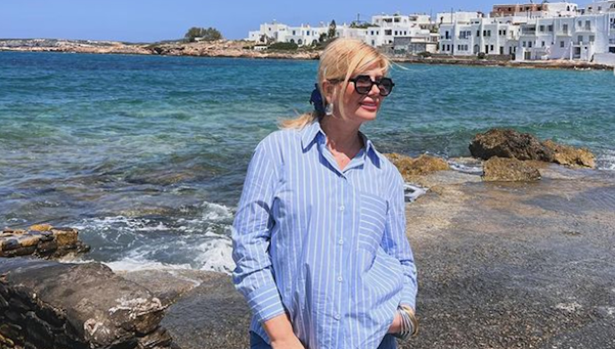 Ζήνα Κουτσελίνη: Η γλυκιά αναφορά στη μητέρα της με αφορμή τη γιορτή της Παναγίας – «Μαμά ακόμη σου τηλεφωνώ τις Κυριακές»