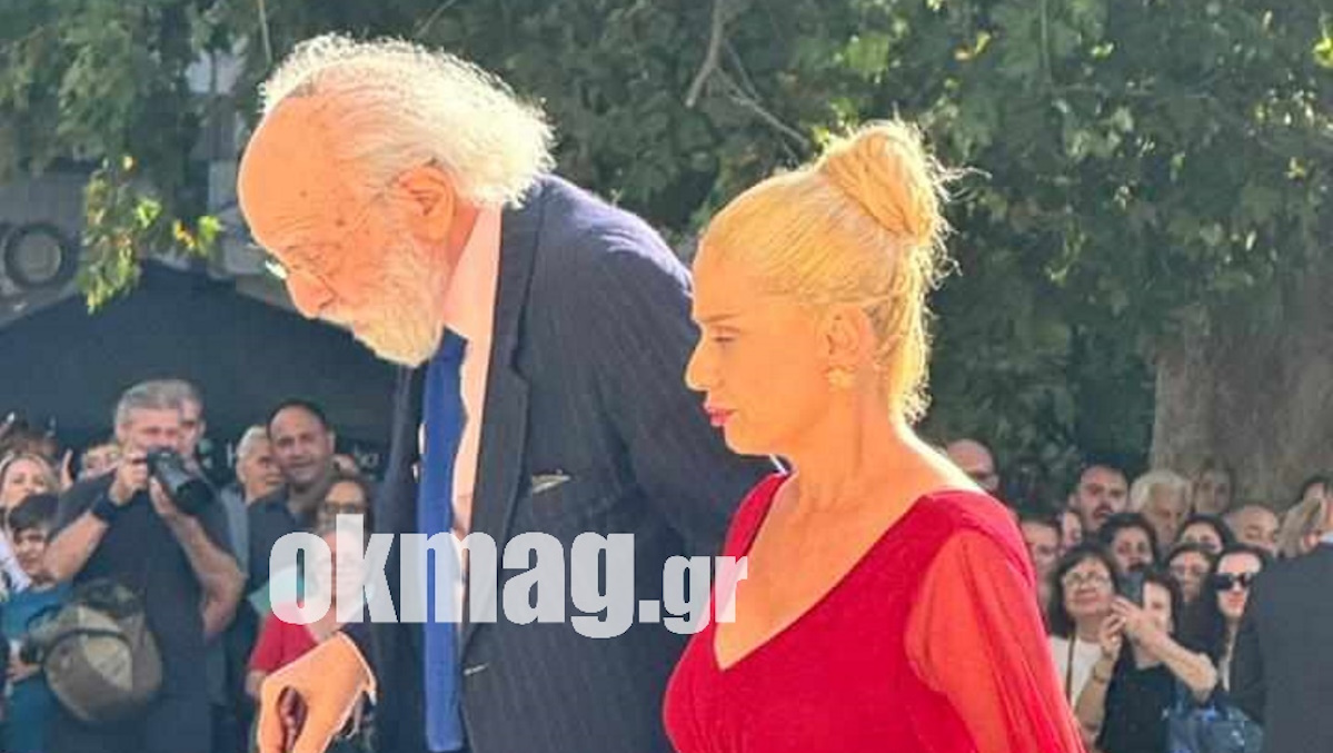 Αλέξανδρος Λυκουρέζος: Τι φόρεσε η συνοδός του στον γάμο της Θεοδώρας και του Μάθιου Κουμάρ