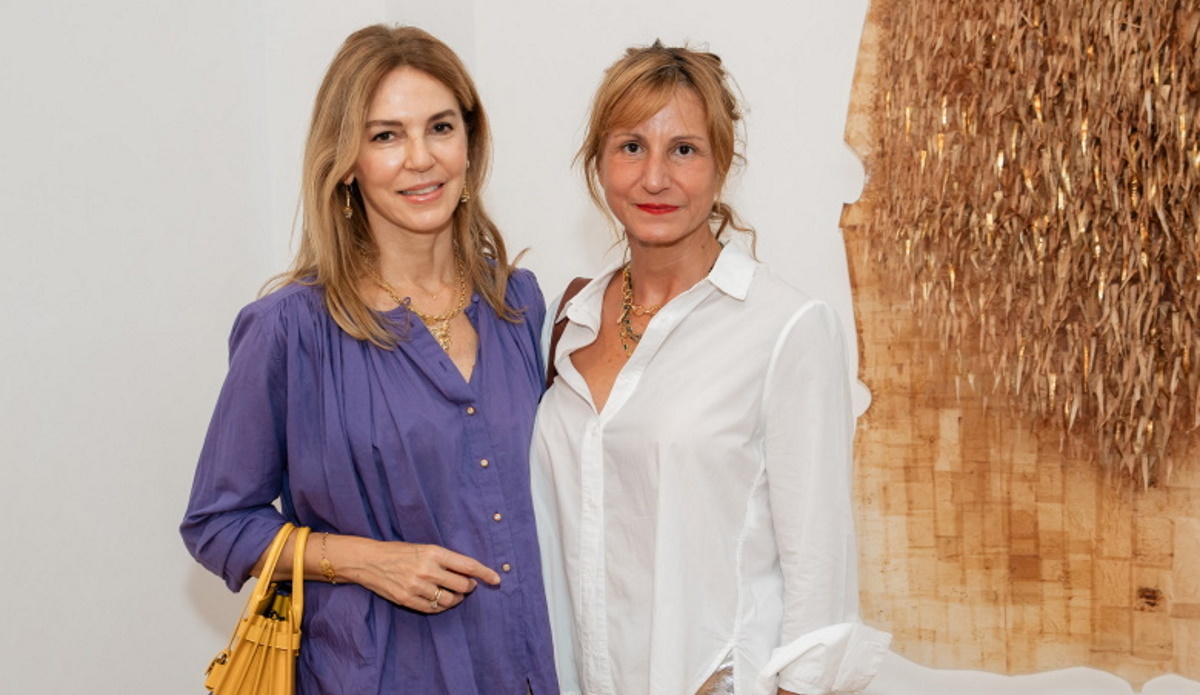 Μαριάνθη Παπανδρέου: Με butter yellow Hermès τσάντα η εντυπωσιακή σύζυγος του Αντρίκου Παπανδρέου σε εγκαίνια έκθεσης