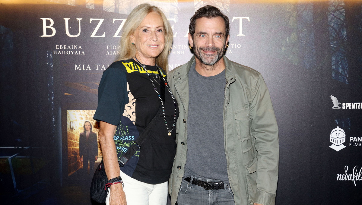 Άννα Νταλάρα: Casual εμφάνιση με sporty σανδάλια σε κινηματογραφική πρεμιέρα – Πόσο κοστίζουν