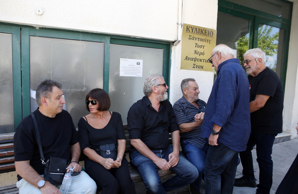 Ο Πάνος Σταθακόπουλος, η Έφη Μουρίκη, ο Βλαδίμηρος Κυριακίδης, ο Θύμιος Τάγαρης και ο Δημήτρης Πιατάς.