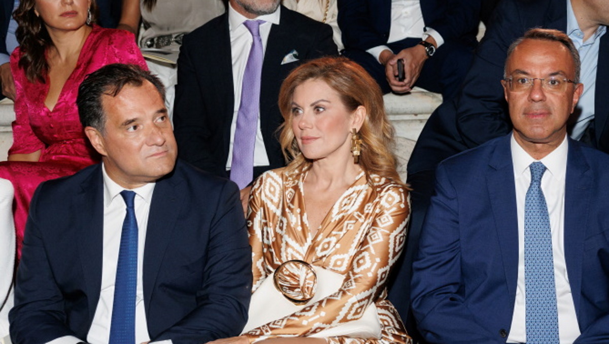 Ευγενία Μανωλίδου: Η εμφάνιση με red carpet φόρεμα δίπλα στον Άδωνι Γεωργιάδη – Ποια ετικέτα μόδας επέλεξε