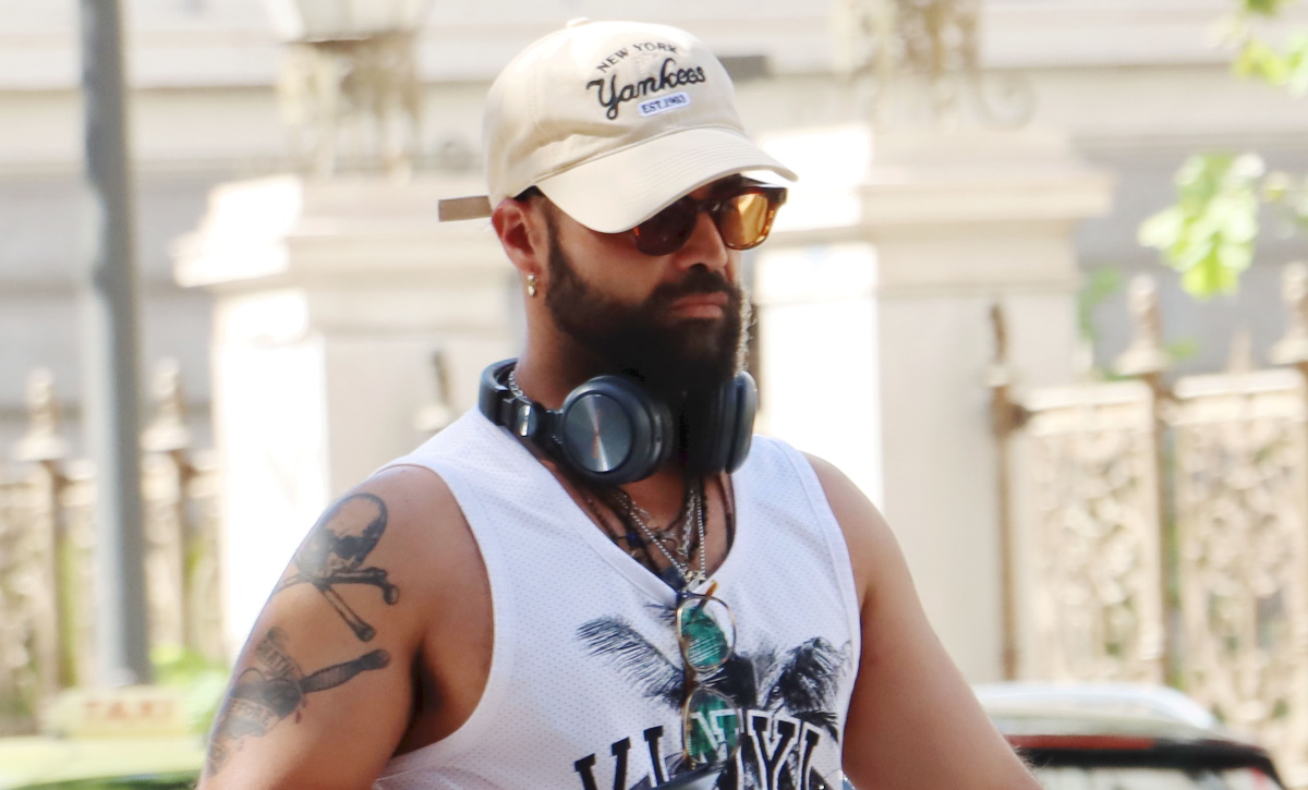 Περικλής Κονδυλάτος: «Τα non binary άτομα δεν έχουν βρει την αιτία της ύπαρξής τους. Ας πάνε στον ψυχίατρο»