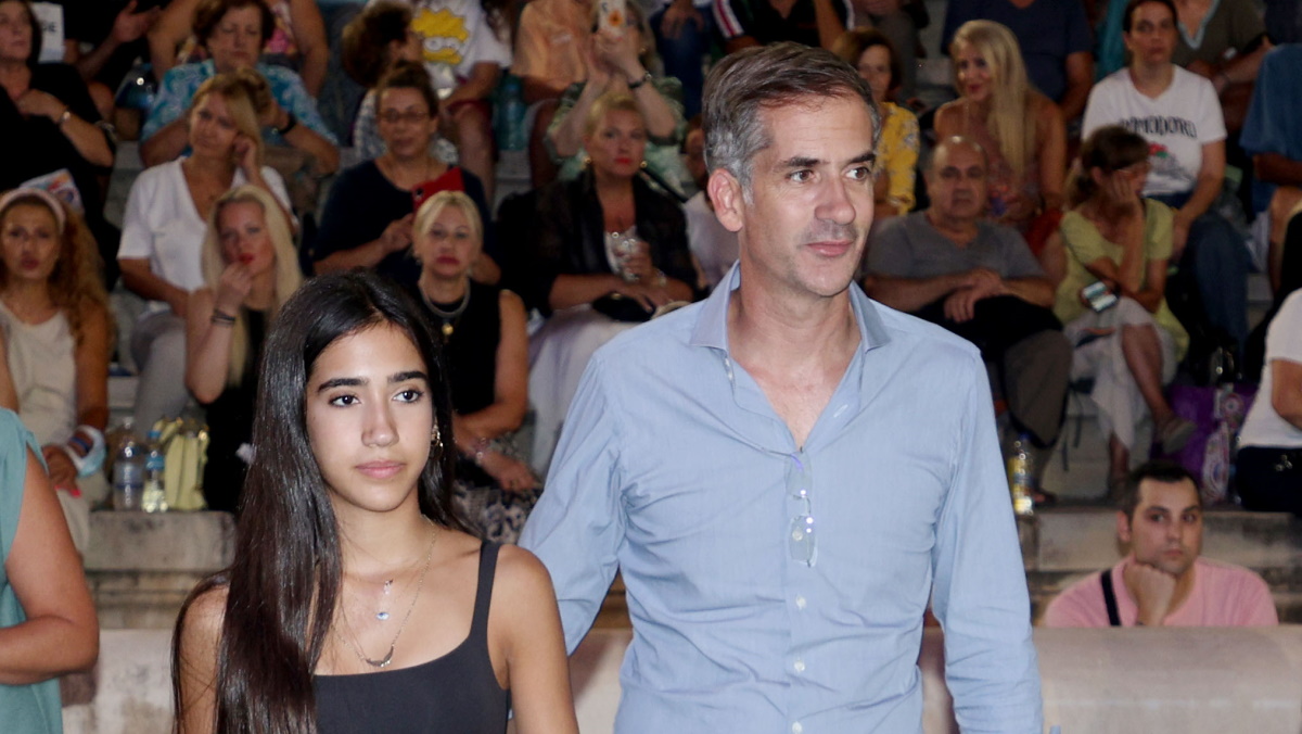 Κώστας Μπακογιάννης: Στο πλευρό της Σίας Κοσιώνη με την κόρη του Δανάη στο Καλλιμάρμαρο