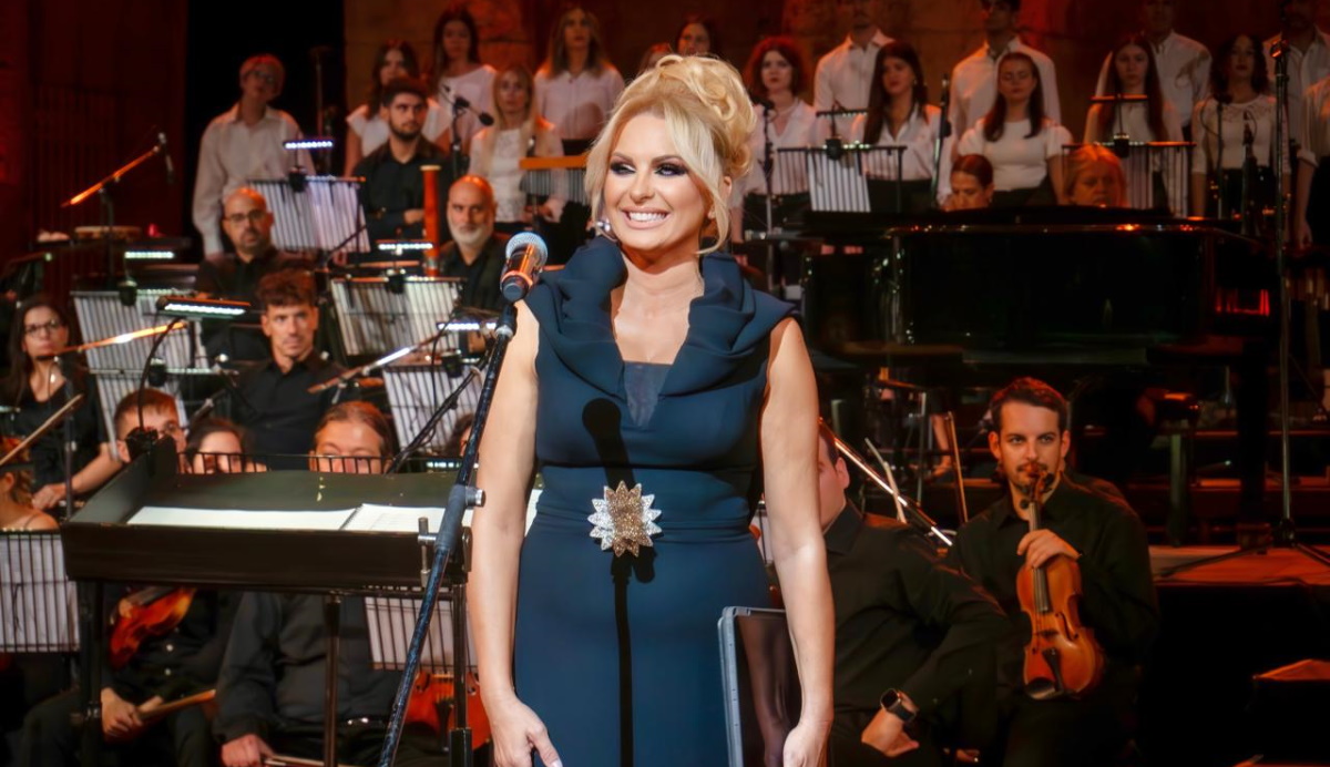 Μάγδα Τσέγκου: Με glam δημιουργία σε παρουσίαση βραδιάς στο Ηρώδειο – Ποια Ελληνίδα designer επέλεξε