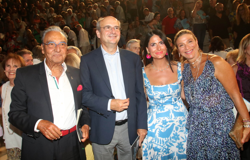 Οι Μάκης Μάτσας, Κωστής Χατζηδάκης, Πόπη Καλαϊτζή, Μαργαρίτα Μάτσα. 
