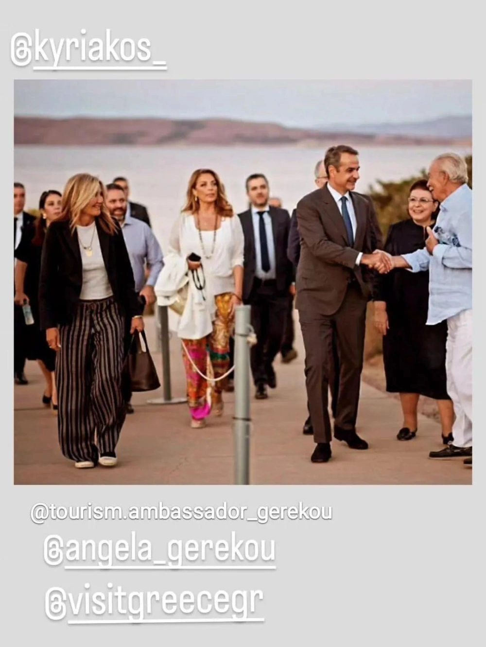 Η Μαρέβα Μητσοτάκη με την Άντζελα Γκερέκου, την υπουργό Πολιτισμού Λίνα Μενδώνη και τον Κυριάκο Μητσοτάκη.