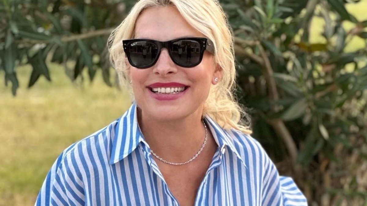 Η Ελένη Μενεγάκη με την τάση του creamy blonde
