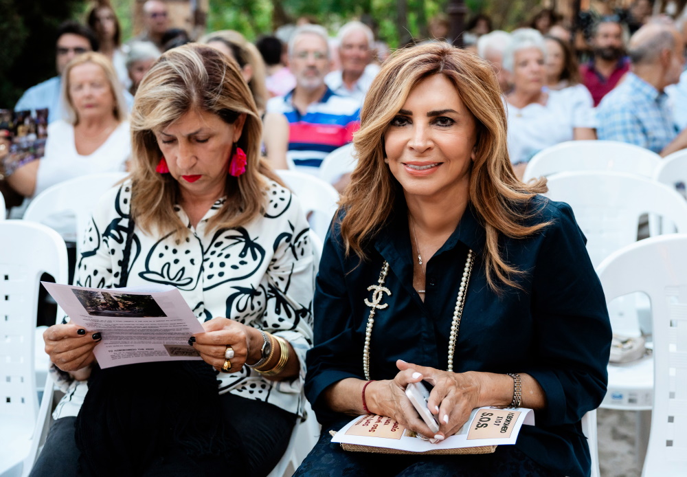 Οι αδελφές Σοφία και Μιμή Ντενίση στη Χίο. 