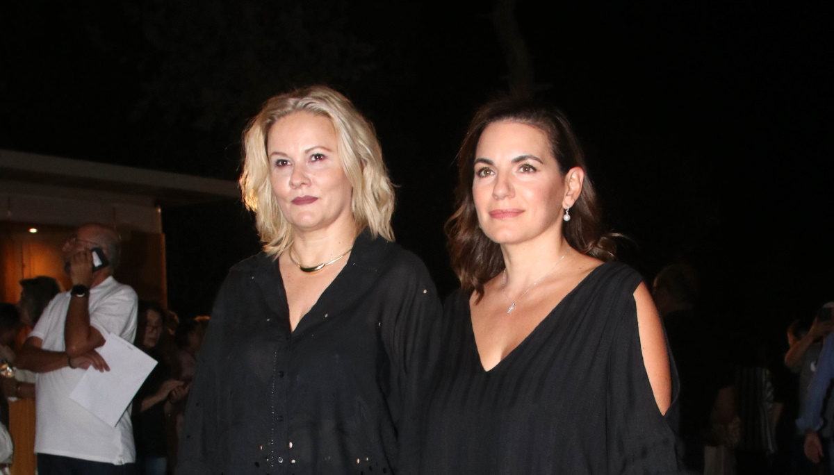 Όλγα Κεφαλογιάννη: Με total black look στην πρώτη δημόσια εμφάνιση μετά την ανακοίνωση για την κρίση στον γάμο της