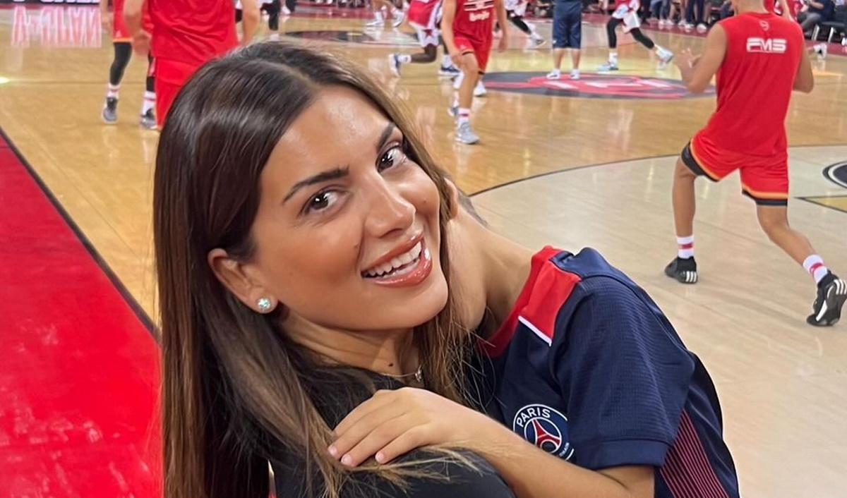 Σταματίνα Τσιμτσιλή: Το look που επέλεξε στον αγιασμό τoυ σχολείου του 6χρονου Γιάννη Σοφού