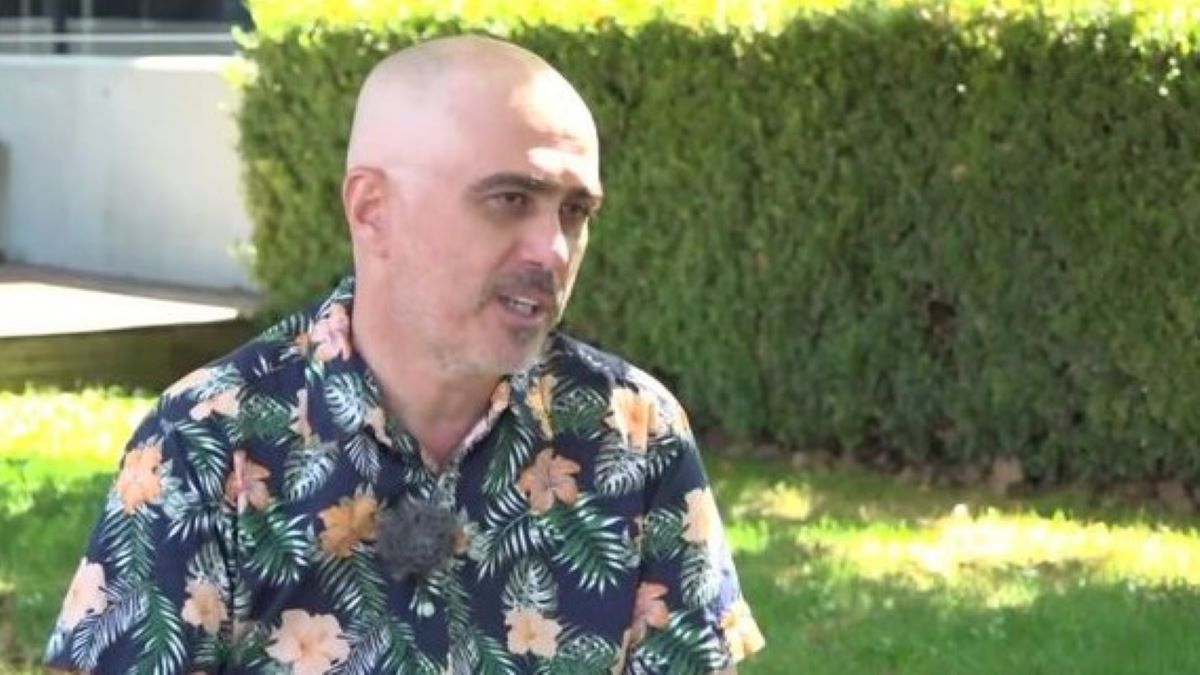 Βαγγέλης Χαρισόπουλος: «Παρεξηγείται η σάτιρα και το χιούμορ. Στην Ελλάδα είναι πλέον “αμαρτία” να γελάς»