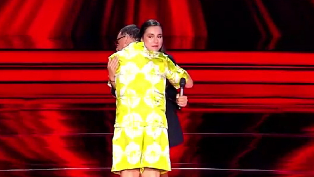The Voice: Διαγωνιζόμενη δάκρυσε on stage – Ο Γιώργος Μαζωνάκης σηκώθηκε να την αγκαλιάσει