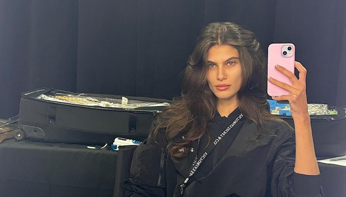 Ανθή Φακιδάρη: Το backstage βίντεο λίγο πριν ανέβει στην πασαρέλα του show της Victoria’s Secret