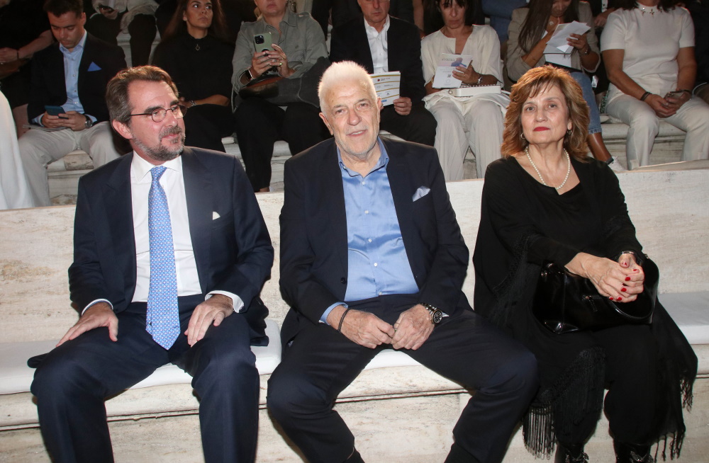 O Νικόλαος με τους γονείς του Κωνσταντίνου Αργυρού. 