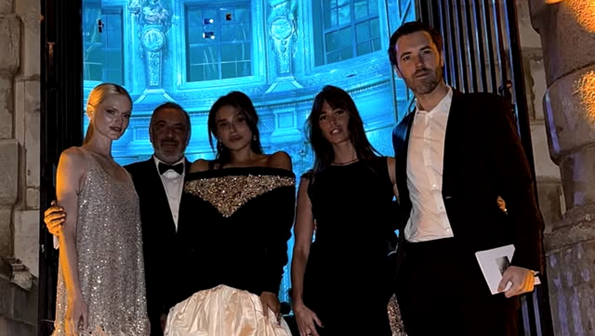 Σίλια Κριθαριώτη: Η red carpet εμφάνιση σε gala σε κάστρο του 17ου αιώνα στο Παρίσι