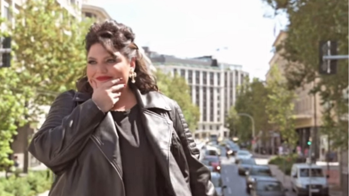 Δανάη Μπάρκα: Αναβίωσε video clip της Άντζελας Δημητρίου και το αποτέλεσμα ήταν επικό