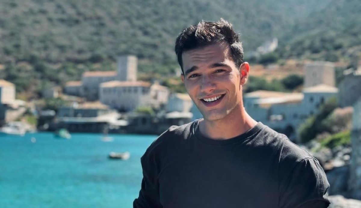 Νίκος Κοσώνας για τη μητέρα του, Δάφνη Μπόκοτα: «Συγκινούμαι όταν βλέπω κάποια τραγούδια της»
