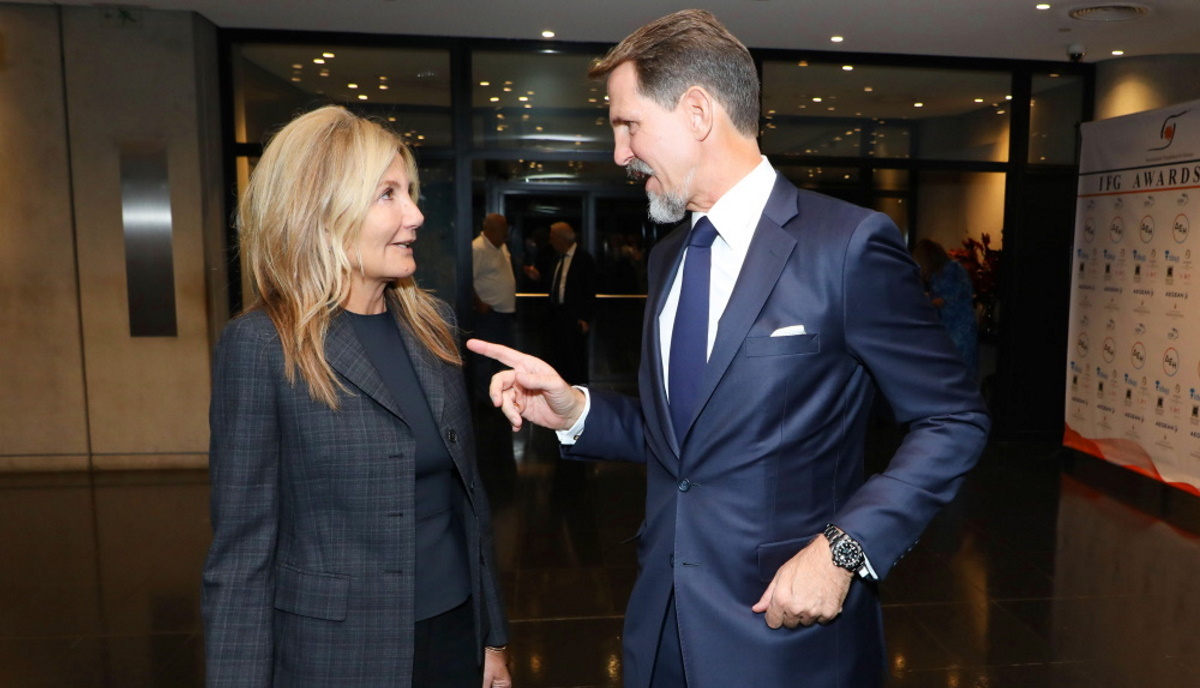 Μαρέβα Μητσοτάκη: Στο Μουσείο Ακρόπολης με το τέλειο charcoal καρό σακάκι που χρειαζόμαστε το φθινόπωρο 2024