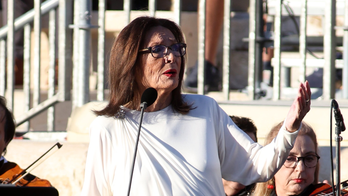 Νάνα Μούσχουρη: Ανακοίνωσε πως αποσύρεται από το τραγούδι
