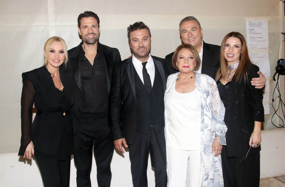 Οι Πέγκυ Ζήνα, Κωνσταντίνος Αργυρός, Γιώργος Θεοφάνους, Πίτσα Παπαδοπούλου, Αντώνης Ρέμος και Ευρυδίκη. 