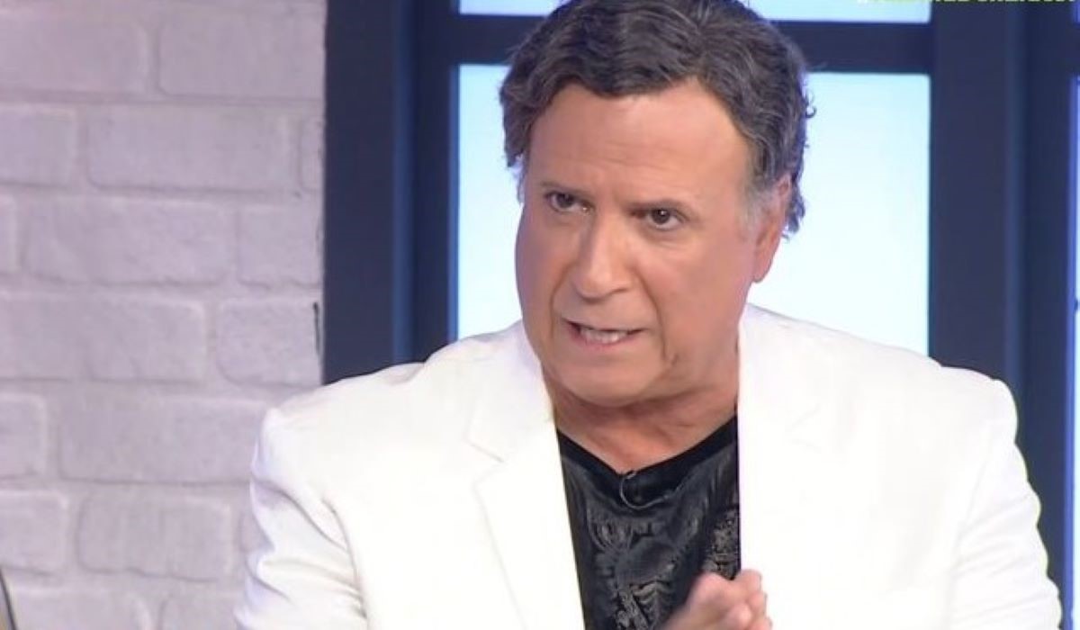 Χάρης Ρώμας: «Μία stalker μού έγραψε την πιο ωραία ερωτική εξομολόγηση που έχω ακούσει ζωή μου»