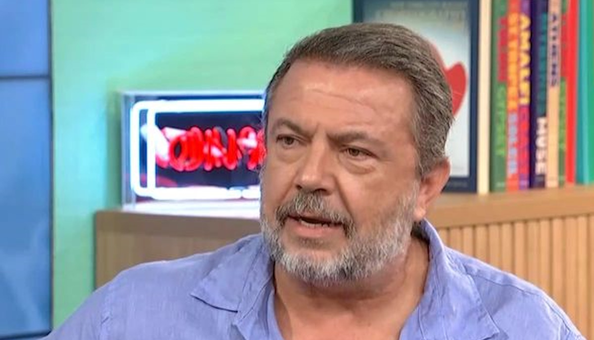 Στάθης Σταμουλακάτος: «Έχω έναν ετεροθαλή αδελφό, τον γνώρισα στην κηδεία του πατέρα μας»