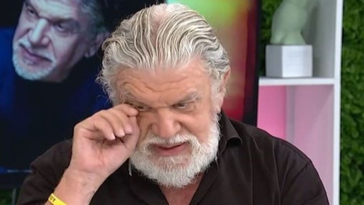 Γιάννης Βούρος: «Πρώτη φορά που έζησα την αγκαλιά του πατέρα μου, ήταν όταν με είδε με στρατιωτικά ρούχα»