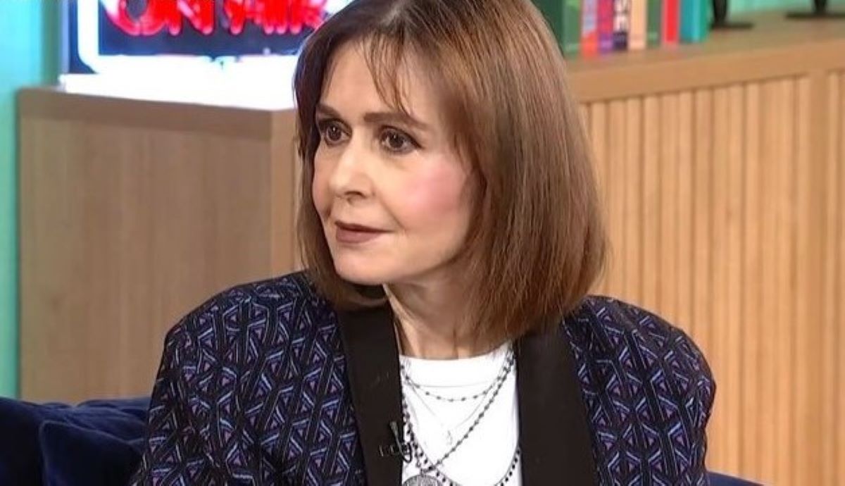Κάτια Δανδουλάκη: «Έχω μέσα μου το σύνδρομο της μαθήτριας, κοιμάμαι ακόμα με κουκλάκια»