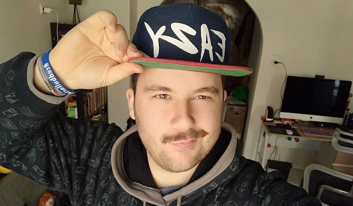 Πέθανε ο γνωστός Έλληνας YouTuber Eazy Purple