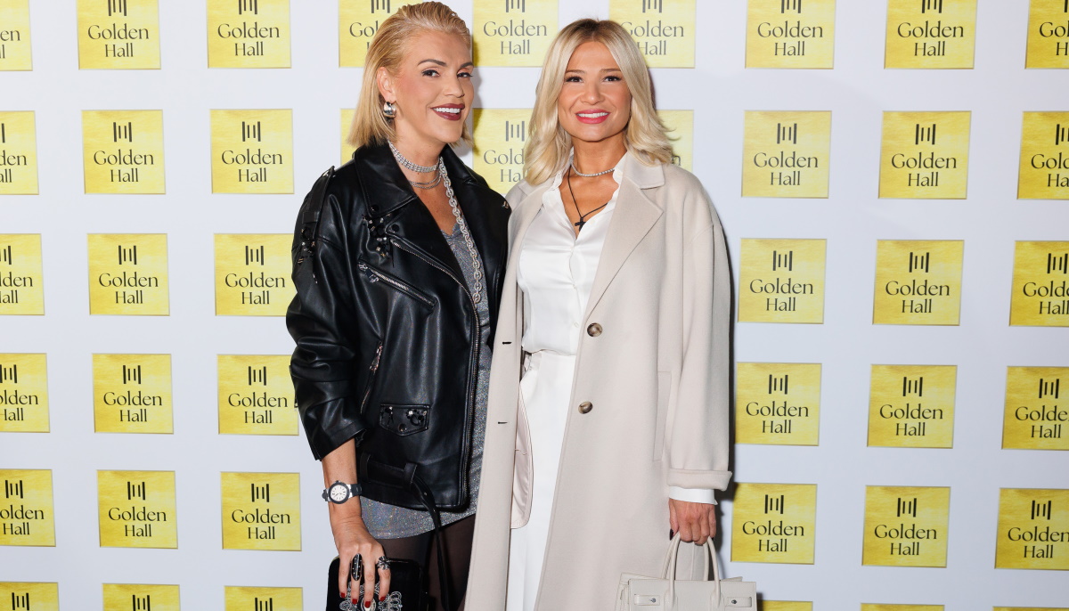 Τα glam looks που επέλεξαν οι Φαίη Σκορδά και  Σάσα Σταμάτη σε χριστουγεννιάτικο event της ΕΛΠΙΔΑΣ στο Μαρούσι