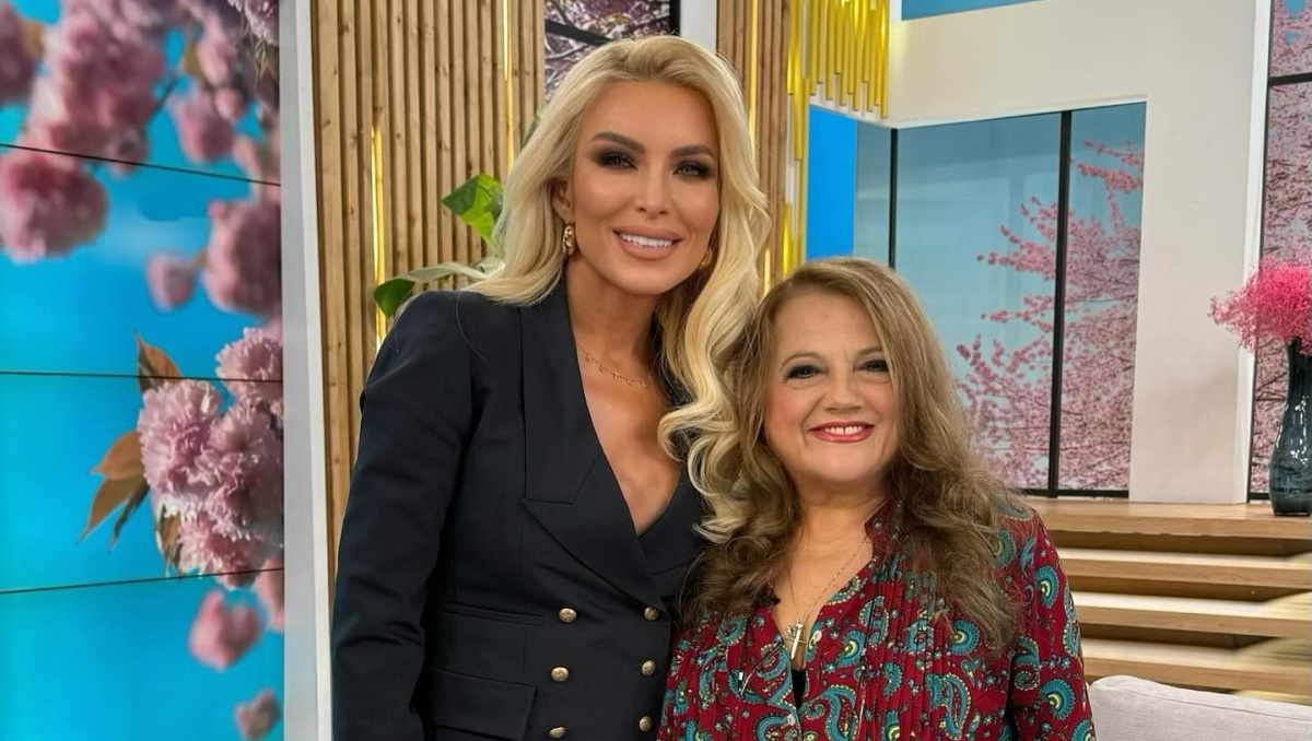 Ελένη Καστάνη: «Από τότε που πέθανε η αδελφή μου η μάνα μου δεν ξανάρθε στο θέατρο να με δει»