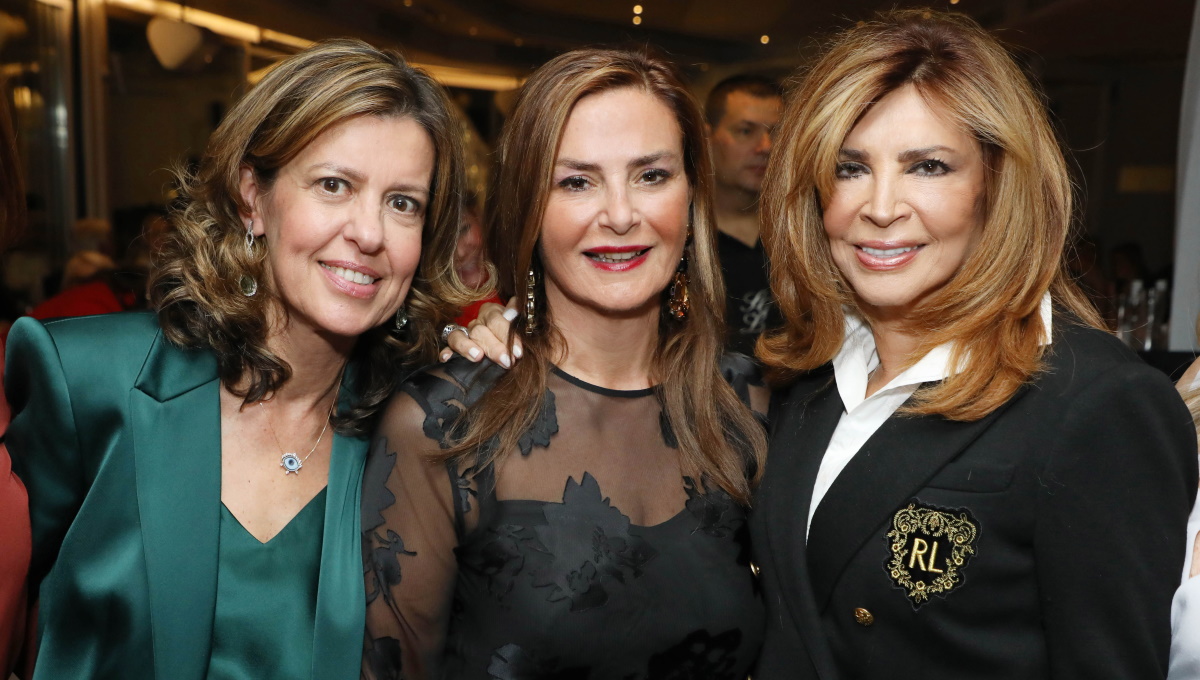 Μιμή Ντενίση: Σε δείπνο με κλασικό Ralph Lauren σακάκι – Βρήκαμε πόσο κοστίζει