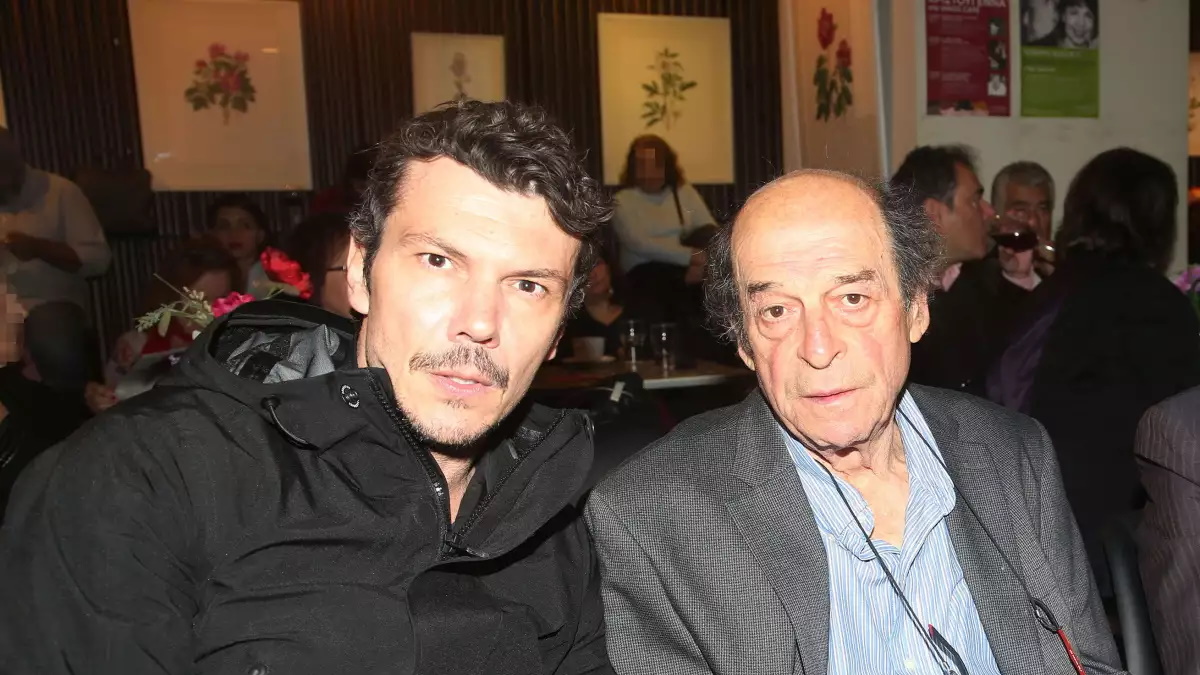 Βούρκωσε ο Ιωάννης Παπαζήσης: Η συγκινητρική στιγμή που θυμήθηκε με τον Μανούσο Μανουσάκη