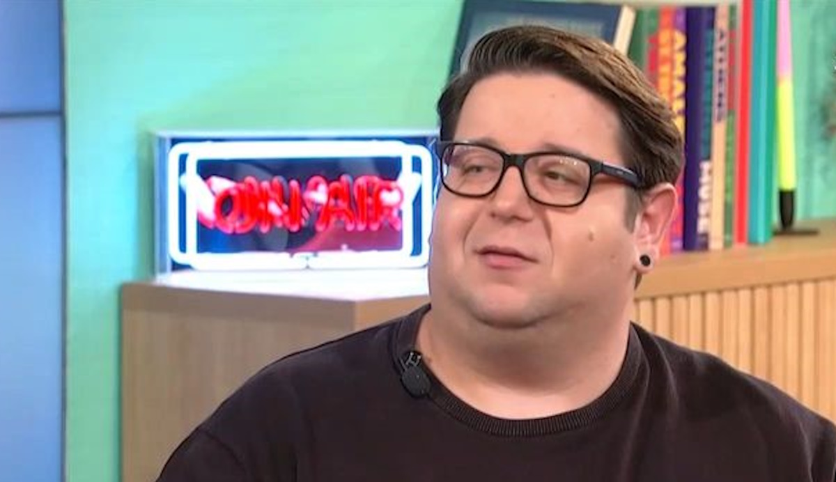 Θάνος Μπίρκος: «Ο πατέρας μου έφυγε από τη ζωή και με έκανε να ξυπνήσω και να πω “Χαρά! Αισιοδοξία!”»