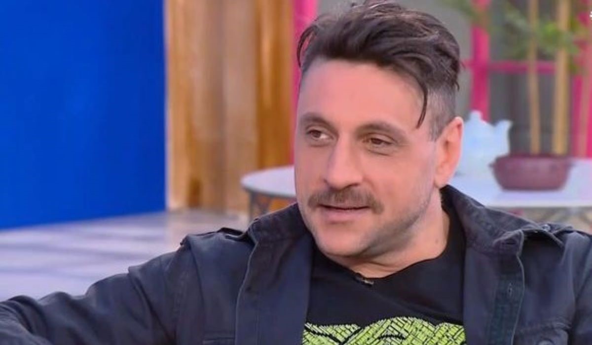 Γιώργος Χρυσοστόμου: «Μία φορά είχε φύγει κάποιος στη μέση της παράστασης γιατί δεν άντεχε και μας περίμενε να μας το πει»