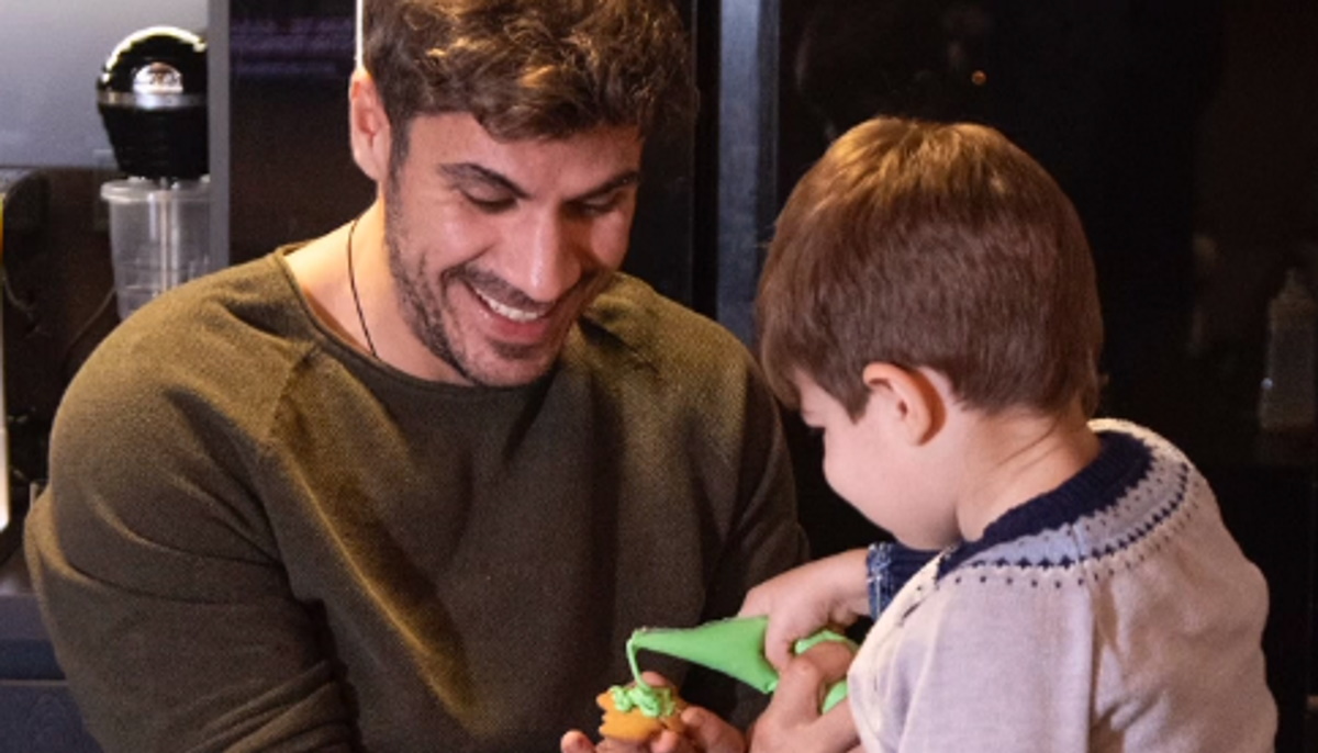 Άκης Πετρετζίκης: «Δεν μπορώ να φανταστώ ότι θα πάω διακοπές χωρίς τα παιδιά. Δεν το κατακρίνω, αλλά δεν το καταλαβαίνω»