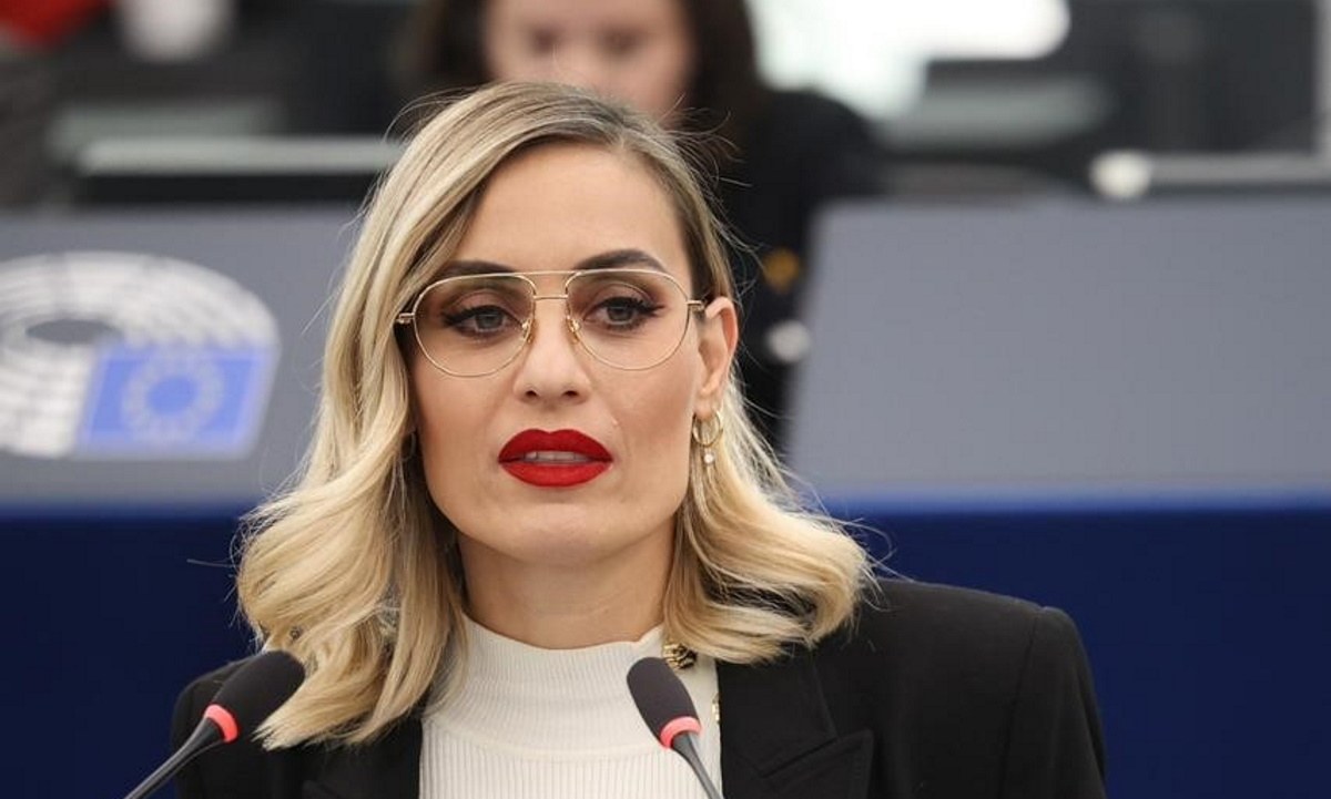 Ελεονώρα Μελέτη: Έγινε θέμα σε ιταλικό site μιλώντας για τη διάλεκτο «Grecanico»