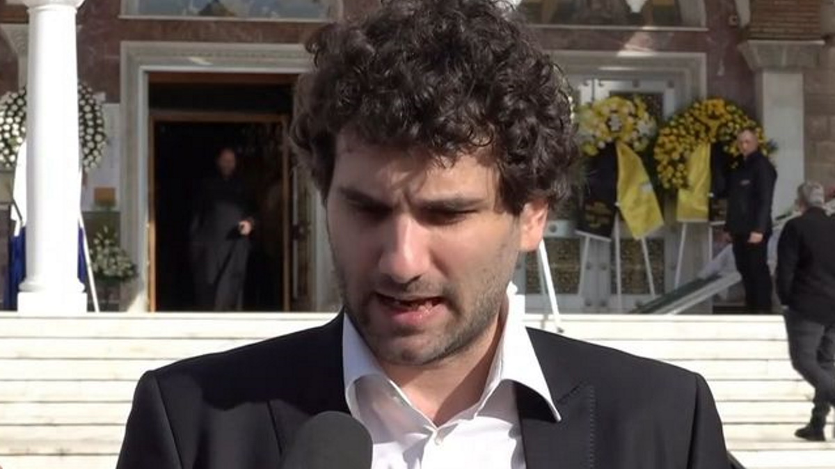 Κωνσταντίνος Χαρδαβέλλας: Συγκινούν τα λόγια του στην κηδεία του πατέρα του – «Ξέρω ότι είναι εκεί πάνω και μας βλέπει»