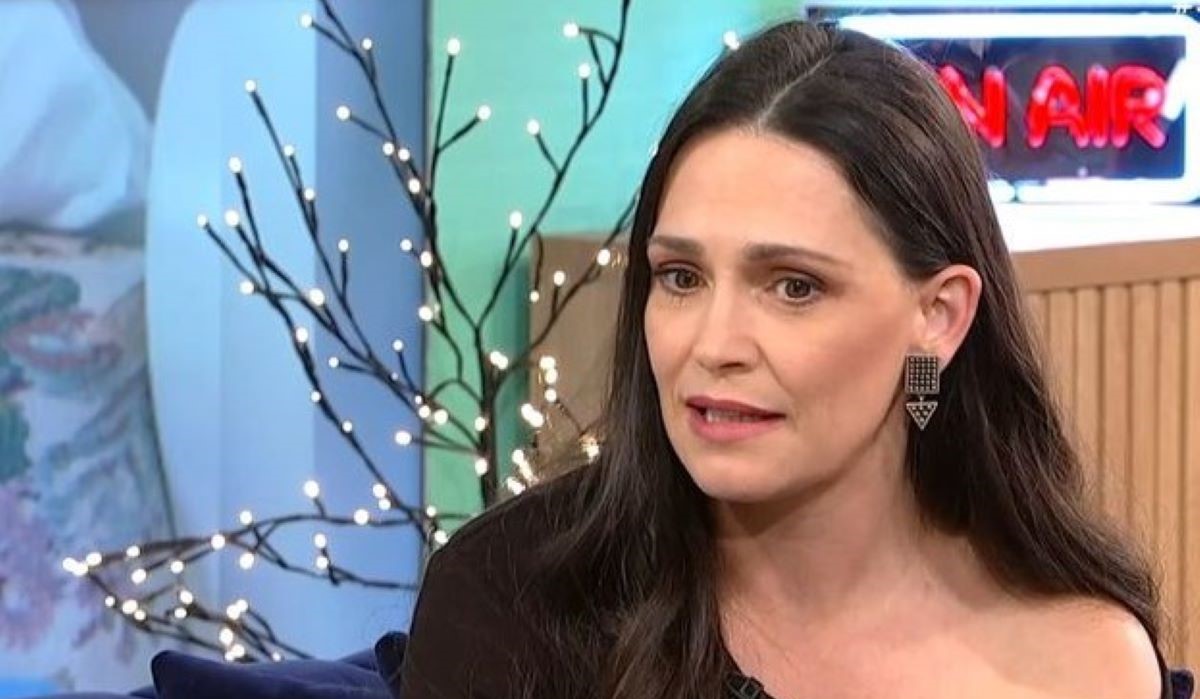 Μαίρη Μηνά: «Δυσκολεύτηκα στην αρχή με τη μητρότητα. Η γνώση του ότι ήμουν έγκυος ήταν κάτι που με μούδιασε»