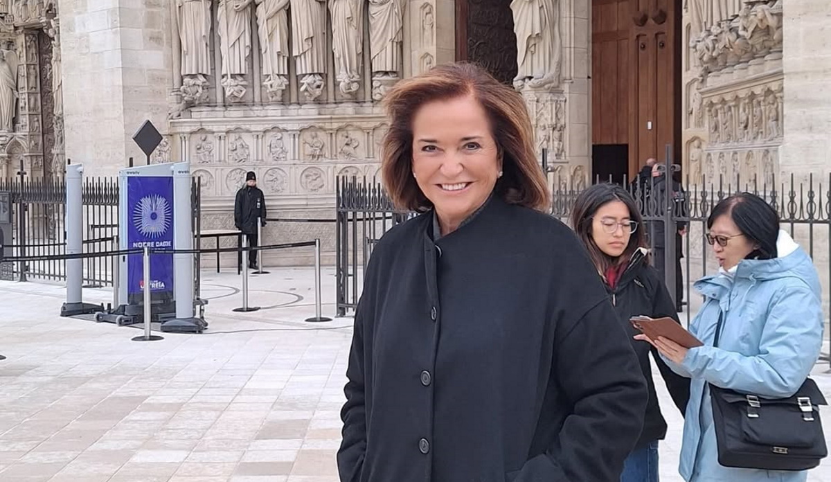 Ντόρα Μπακογιάννη: Η επίσκεψη στην Παναγία των Παρισίων – «Χαρά και δέος»