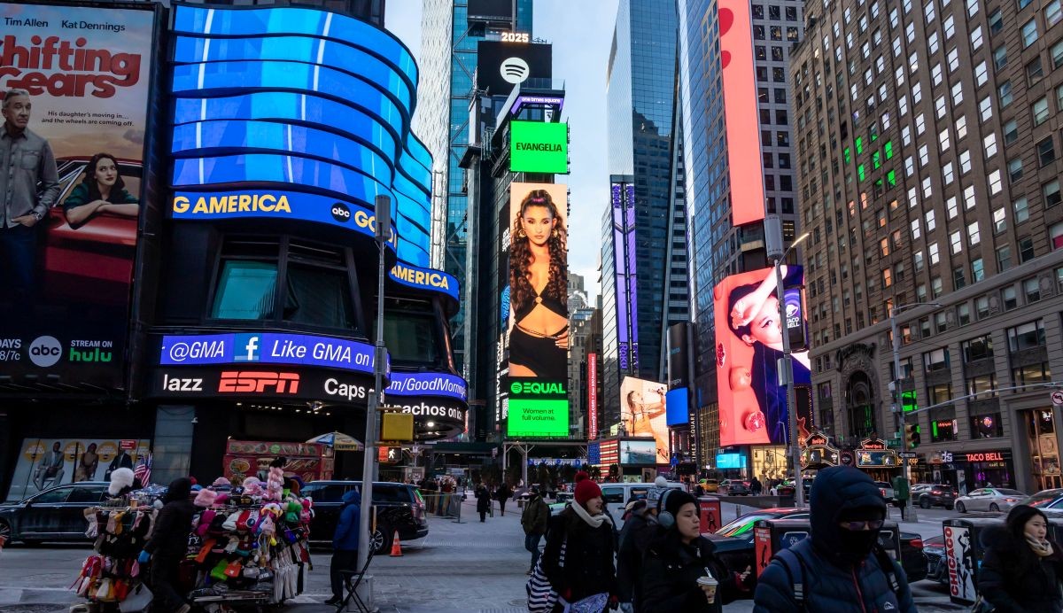 Η Evangelia στο Billboard της Times Square!