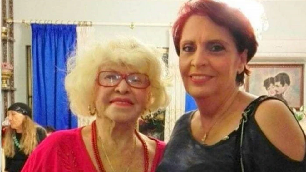 Η Χρύσα Παπαϊωάννου στο okmag για την Καίτη Γκρέυ: «Ήταν γαλαντόμα. Της έλεγα κράτα τα λεφτά σου, γιατί μετά δεν θα σε βοηθήσει κανένας»