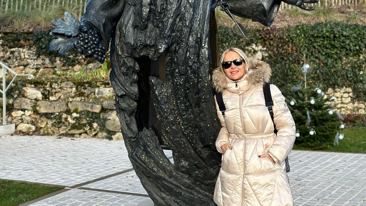 Μαρία Μπεκατώρου: Με το αγαπημένο puffer jacket του φετινού χειμώνα στο ταξίδι στη Γαλλία