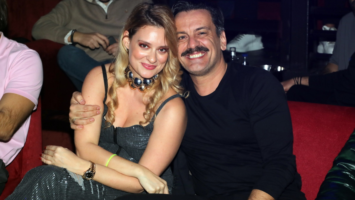 Θάνος Κιούσης: «Μου αρέσει το role play με την σύζυγο μου, μου αρέσει να μιλάω στα βλάχικα κατά τη διάρκεια των προκαταρκτικών»