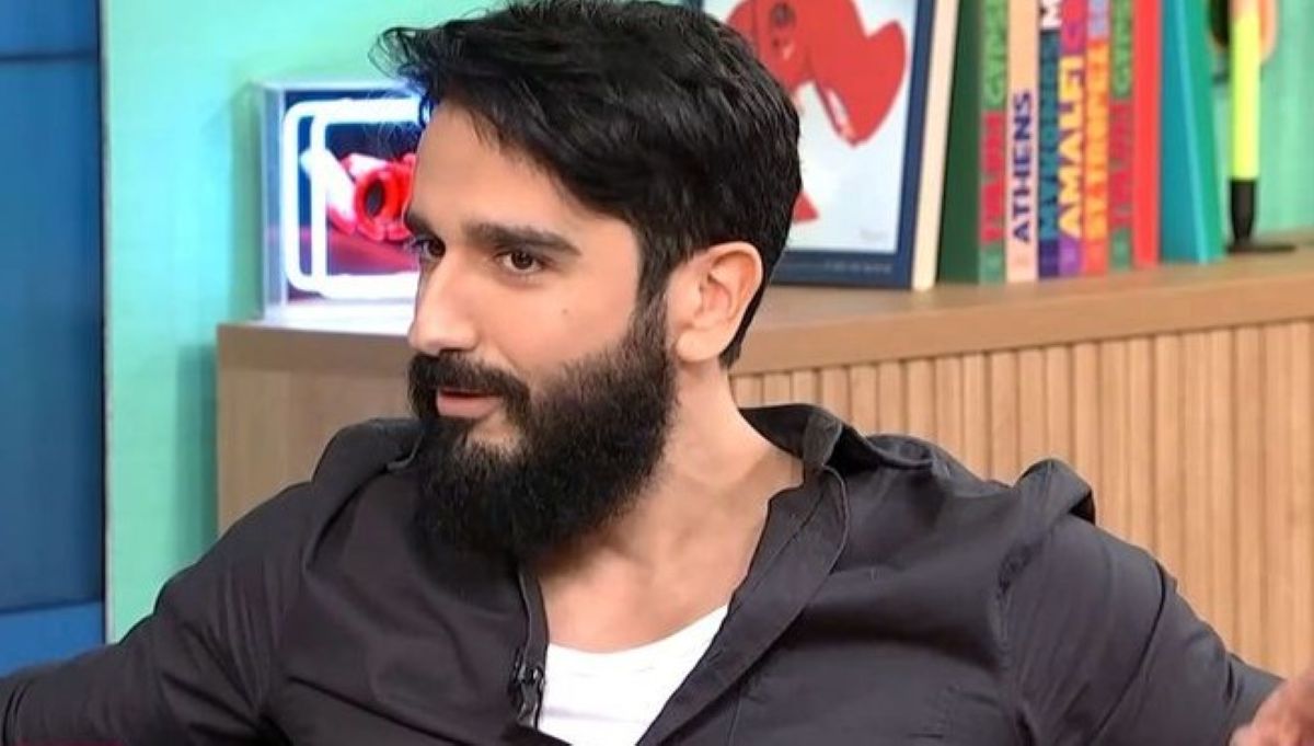 Διονύσης Ατζαράκης: O λόγος που αποχώρησε από την παράσταση «Πες το ψέματα» – «Το 2025 καλό είναι να μη βγαίνουν αφίσες με 17 αντρικά ονόματα…»
