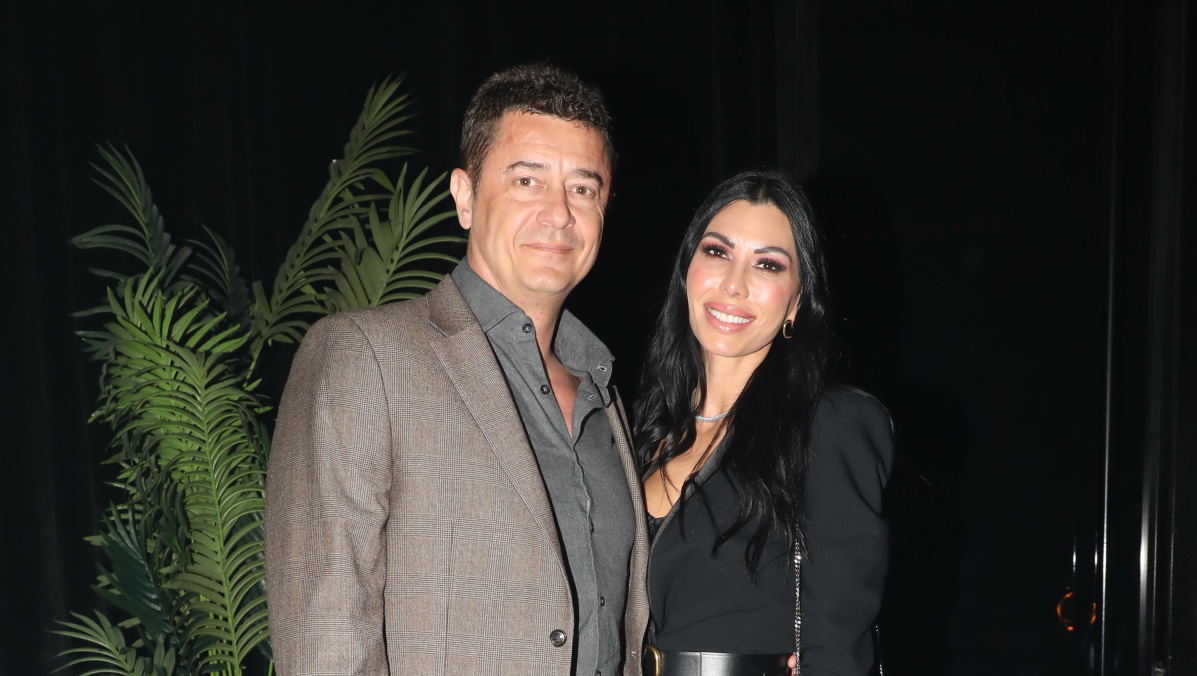 Ιωάννα Σρόιτερ: Με glam ολόσωμη φόρμα και Saint Laurent τσάντα σε βραδινή έξοδο με τον Αντώνη Σρόιτερ σε Βανδή – Ρέμο