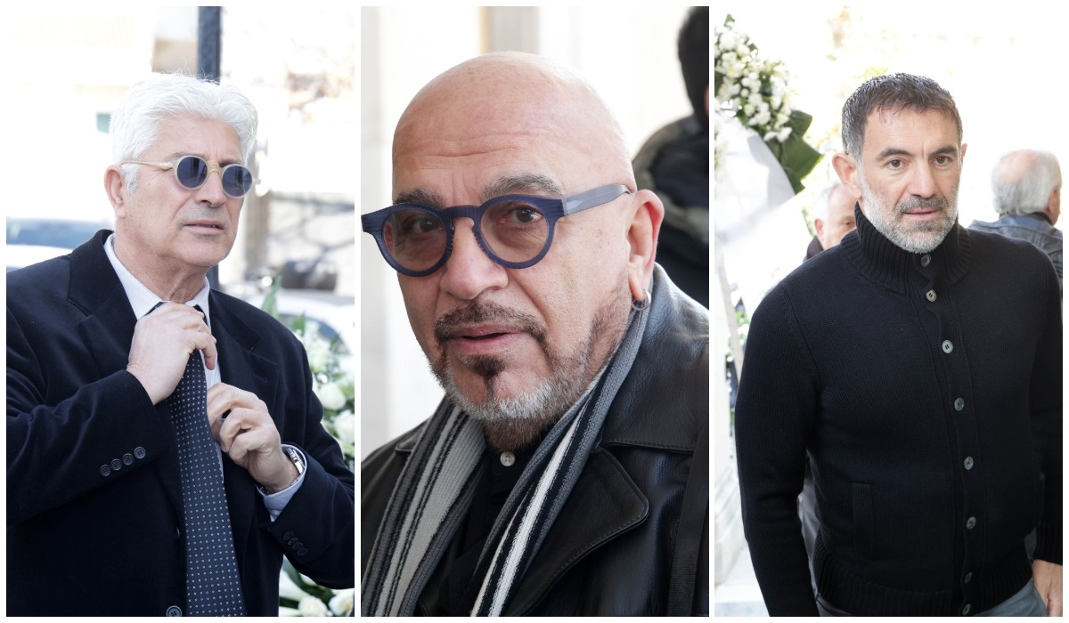 Θλίψη στην κηδεία του Τάκη Οικονομόπουλου