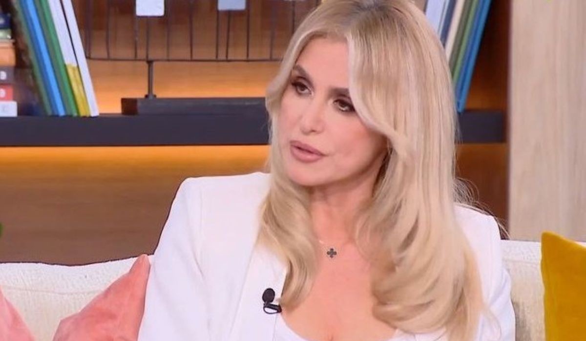 Ζωή Κρονάκη: «Με τον σύζυγό μου έχουμε κάνει σεμινάρια βελτίωσης της σχέσης μας»